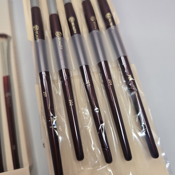 BK Beauty Essentials Eye Brush Set - Picture 3 of 9